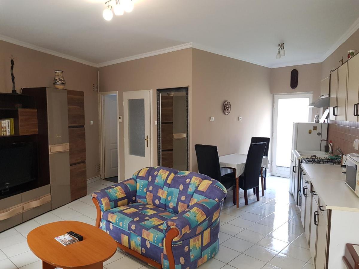 Belvarosi Apartman Apartment เอ็กเกอร์ ภายนอก รูปภาพ