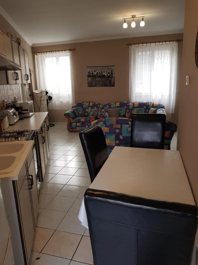 Belvarosi Apartman Apartment เอ็กเกอร์ ภายนอก รูปภาพ